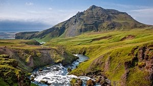 Akarsuları Anlamak: Akarsu Nedir? Akarsuların Yeryüzünde Oluşturduğu Şekiller Nelerdir?