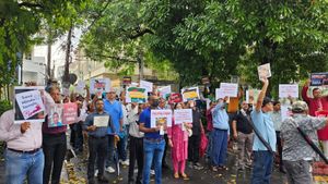 Protests Erupt Outside Bangladesh High Commission Over Minority Rights