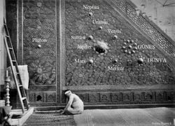 Ulu Cami’nin Minberinde Güneş Sistemi Var Mı?