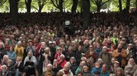 Alternatieve dodenherdenking druk bezocht: 'Wat betekent nooit meer?'