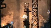 Un boato, poi le fiamme: paura alla raffineria Api di Falconara. Chiusa la Flaminia VIDEO FOTO