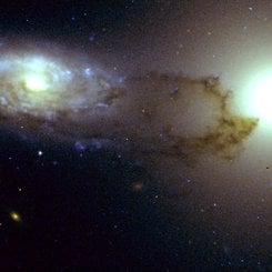 Sarmal Gökadaları Tozlamak