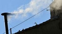 Fumata bianca, c'è il nuovo Papa: ecco quali sono i suoi primi atti dal momento dell'elezione alla benedizione dalla loggia di San Pietro