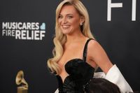 Kelsea Ballerini Pauses Concert, Asks Fans to Stop Dissing Ex: ‘I Sing the Song for You Now’