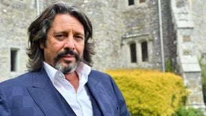 Laurence Llewelyn-Bowen Critiques Stacey Solomon's Show