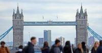 UK hiring falls but wage growth stays high, highlighting BoE rates quandary