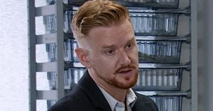 Gary Windass Faces Hospital Crisis Amid Cobble Drama