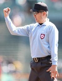 センバツ開幕、審判もサングラス　高校野球用具の使用制限を変更（センバツLIVE！） - Yahoo!ニュース