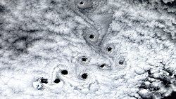 Heard Adası Üzerinde 10 Gizemli Karanlık Bulut Dönencesi Görüntülendi.