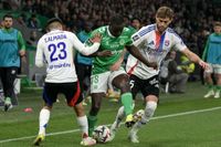 Ligue 1: St Etienne beat Lyon to take bragging rights in derby despite incident-marred contest | Flashscore.com