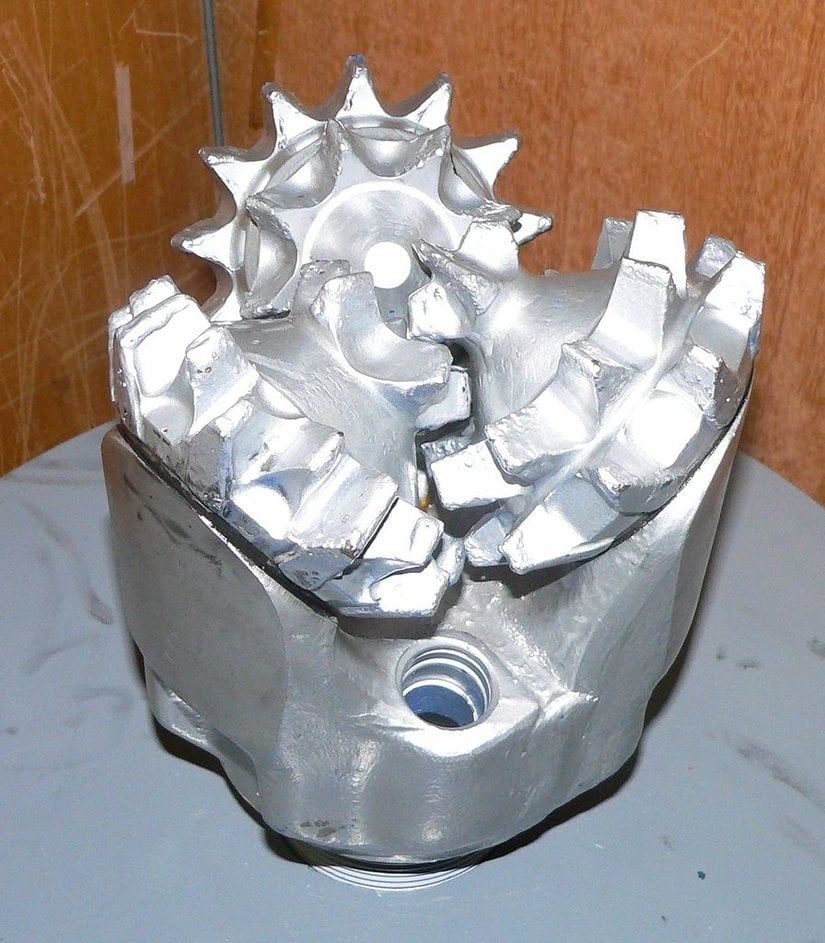 Sondajda kullanılan üç dişli matkaba bir örnek.