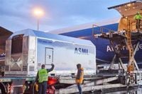 ASML stands strong despite tariffs, fueled by China and TSMC orders