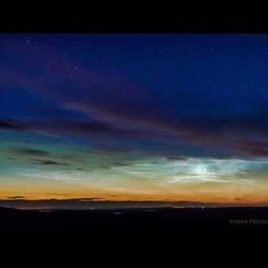 İskoçya Üzerinde Noktilüsent Bulutlar ve Kutup Işıkları