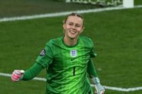 Hannah Hampton threw Spain goalkeeper Cata Coll’s notes into crowd during 2025 Euro final penalty shoot-out