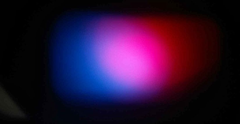 Mor; kırmızı ve mavinin karışımı olup ikincil bir renktir.