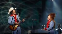 ¡Hipnótico! Mikel Herzog Jr. y Andrea Guasch iluminan el plató como Bruno Mars y Lady Gaga con 'Die with a smile'
