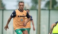 Coritiba e Rafinha encaminham rescisão após incidente na Alemanha - RIC.com.br