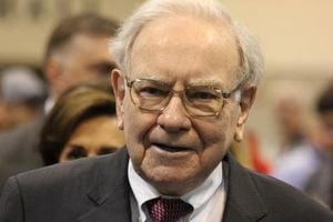 Berkshire Hathaway Reports Cash Surge Amid Leadership Changes