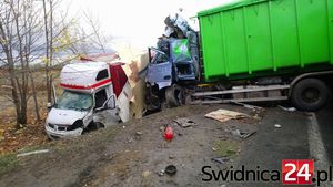 Delivery Truck Crashes Into Tree Near Świdnica