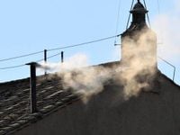 Fumée blanche au Vatican: un nouveau pape a été élu