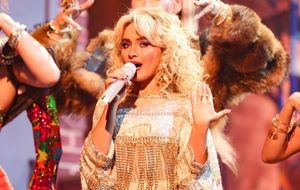 Sabrina Carpenter Ignites 2025 Tour With Star Power