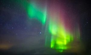 Northern Lights Dazzle America During Thanksgiving Week