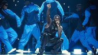 « Bluffant», « incroyable » : le rappeur Tiakola enflamme l’Accor Arena avec un concert de près de 3 heures