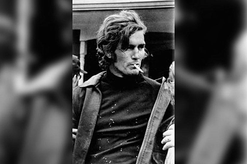 Cinayetler: 20 (Kanıtlanmış), 35+ (Şüphelenilen)    The Casanova Killer olarak bilinen Paul John Knowles, kısa süre içerisinde 35 cinayet işlemeyi başarmıştır. Knowles 35 cinayet işlemesine rağmen sadece bu cinayetlerin 20 tanesi ile ilişkilendirilebilmiştir. Oldukça iyi bir görünüme sahip olan Paul John Knowles bu nedenle Casanova Killer lakabını almıştı. Gençliği bakıcı ailelerde geçen Knowles 19 yaşına geldiğinde Florida Eyalet Hapishanesi’nde hükümlüydü.    Knowles hapisteyken nasıl olduğu bilinmemekle birlikte Angelina Covic isimli bir kadınla mektuplaşmaya başladı. Daha sonra Angelina kendisini ziyaret ettiğinde ona evlenme teklifi etti ve evet cevabını aldı. Angelina ise Knowles’un hapisten çıkmasına yardımcı oldu. 1974 yılının başlarında hapisten çıkan Knowles, Angelica ile birlikte olmak için direkt olarak California’ya gitti. Fakat bir falcının hayatına giren tehlikeli adam hakkında uyarıları üzerine Angelica Knowles’dan ayrıldı.    Florida’ya geri dönen Knowles, barda kavga çıkardı ve barmeni bıçakladı. Gözaltına alınan Knowles, nezarethanenin kilidini açarak gözaltından kaçtı. Knowles’un cinayetleri de nezaretten kaçtığı gece başladı. Temmuz 1974’te kaçan Knowles Kasım ayında yakalanana kadar 35 cinayet işledi. En son çaldığı araç yüzünden tespit edilen Knowles, bir polis memurunu rehin alarak yeniden kaçmayı başardı.    Fakat bu seferki kaçışı uzun süreli olmadı. Kendisi kovalamacada bacağından yaralandıktan sonra kaçtığı ormanda yakalandı. 35 cinayet işlediğini itiraf eden Knowles tüm cinayetler kendisine bağlanamadan öldü. Zira polis memuru Charles Eugene Campbell’i öldürdüğü olay yerine götürülürken polis arabasında tekrar kaçmaya çalıştı. Knowles bunun sonucunda dedektif Ronnie Angel tarafından vurularak öldürüldü. Bu nedenle Knowles seri katiller arasında pek görmediğimiz bir sona sahip olmuştu.