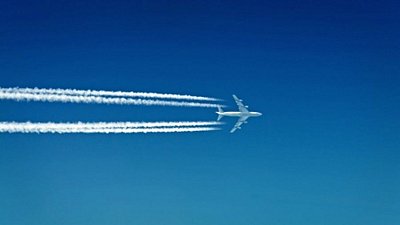 Uçakların Arkasında Bıraktığı Beyaz İz Nedir, Neden Oluşur? Uçak Yoğunlaşma İzleri (Kontrail) Küresel Isınmayı Tetikliyor Olabilir mi?