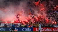 Tensions et affrontements entre supporters brugeois et anderlechtois à Bruxelles : un blessé par un feu d’artifice - RTBF Actus