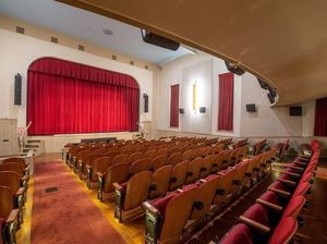 Jane Seymour Honors Freddie Mercury As Newtown Theatre Celebrates Arts