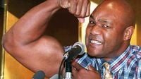 Addio George Foreman, leggenda della boxe. Lottò con Ali a Kinshasa, 20 anni dopo rivinse il titolo