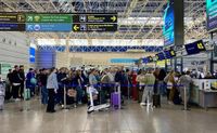 Перед 9 мая во Внуково ужесточили досмотр, а в Шереметьево запретили шутить