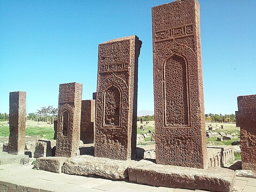 Ahlat Selçuklu Mezarlığı