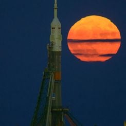  Soyuz vs Supermoon 