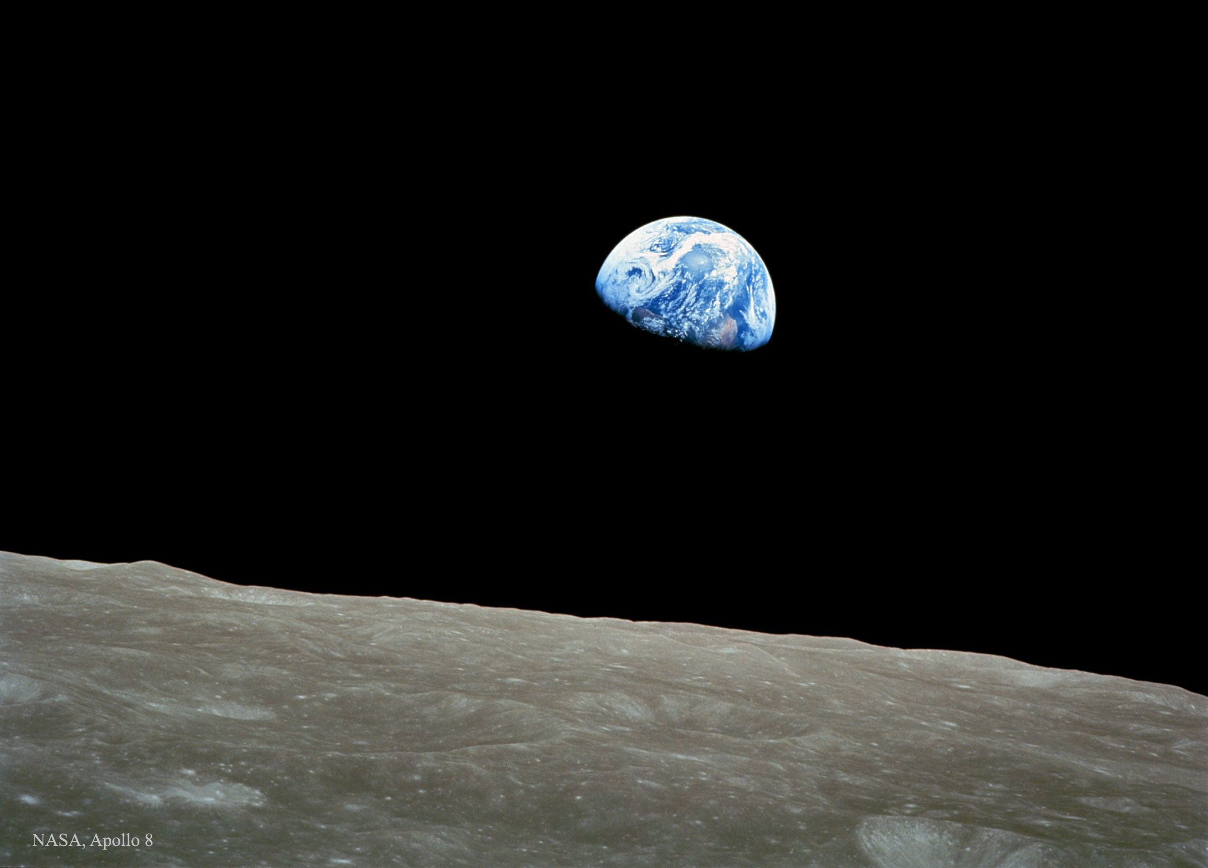  Earthrise 