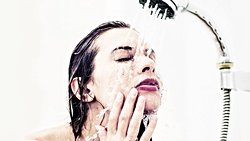 Yüzümüz Neden Bu Kadar Hassas? Sıcak Su, Yüzü Derinin Geri Kalanından Neden Daha Çok Yakar?