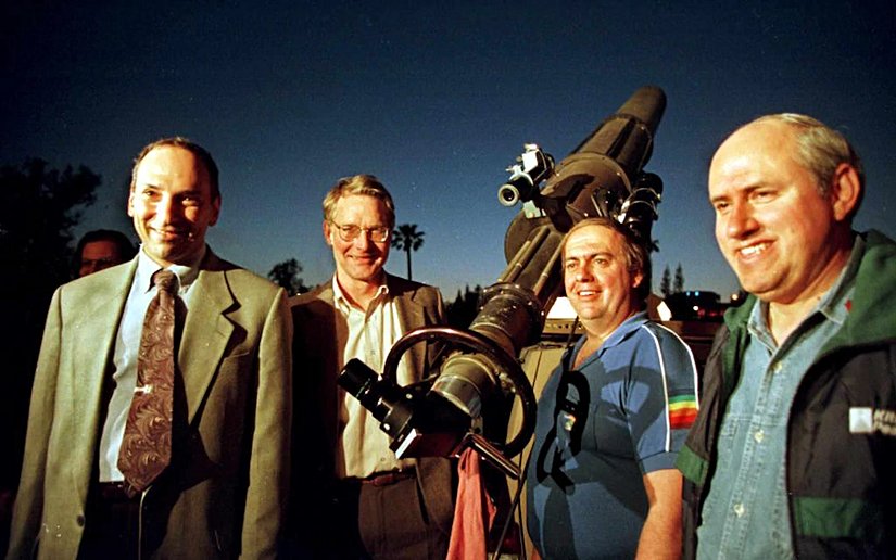 Kuyruklu yıldız avcıları David Levy, Don Yeomans, Alan Hale ve Thomas Bopp, 1997 yılında Hale-Bopp ve Wild 2 kuyruklu yıldızlarını gözlemek için bir araya geldiler.