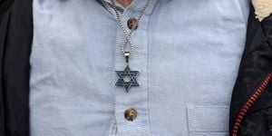 London Police Arrest Jewish Lawyer Amid Protest Clash