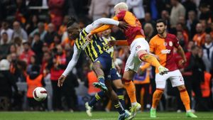 Galatasaray And Fenerbahce Draw Derby Amid Tensions