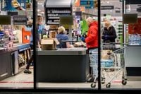 Sklepy w Wielkanoc. Tak będą otwarte Biedronka, Lidl, Żabka i inne od 19 do 21 kwietnia. Koniecznie sprawdź godziny otwarcia!