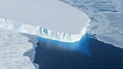 Antarktika'nın Thwaites Buzulu Hızla Eriyor: Küresel Deniz Seviyesi Tehdidi.