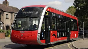 London Welcomes New Electric Tram-Like Buses