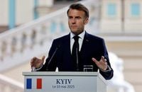 Макрон прокомментировал предложение Путина о прямых переговорах с Украиной