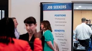 U.S. Private Sector Sheds 32000 Jobs Amid Shutdown