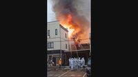 ≪新潟≫三条市でビル火災  正午時点でまだ鎮火に至らず 5棟以上焼く｜TeNY NEWS NNN