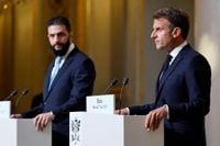 Syrie : Macron appelle le président Ahmed al-Charaa à protéger « tous les Syriens », mais justifie sa venue en France