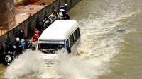 Karnataka Weather: As Rain Continues To Batter Bengaluru, Waterlogging Throws Life Out Of Gear — VIDEO