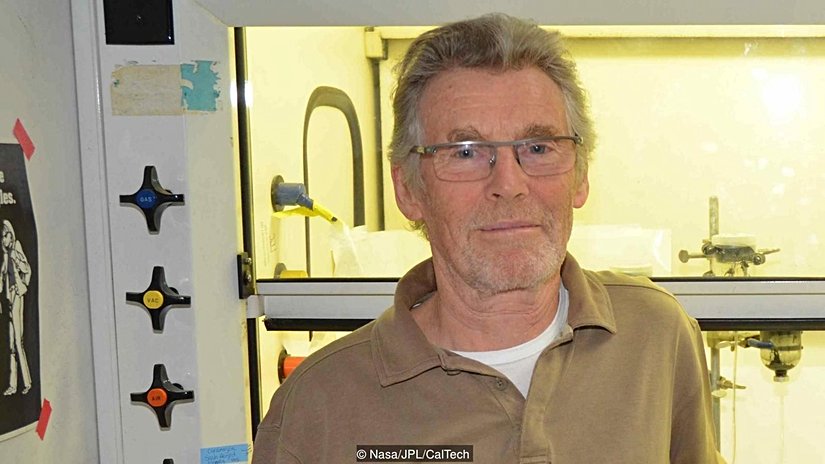 Jeolog ve hayatın kökeni araştırmacısı Michael Russell