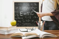Sizce Newton'un yer çekimi yasası mı? Einstein'in görelilik kuramı mı?